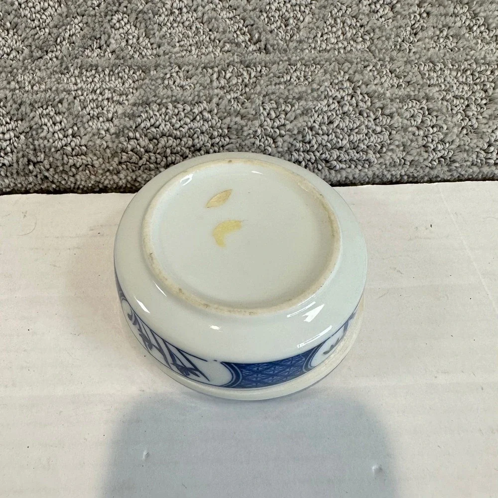 Vintage Blue White Porcelain Trinket‎ Box Round Decorative Jewelry Storage